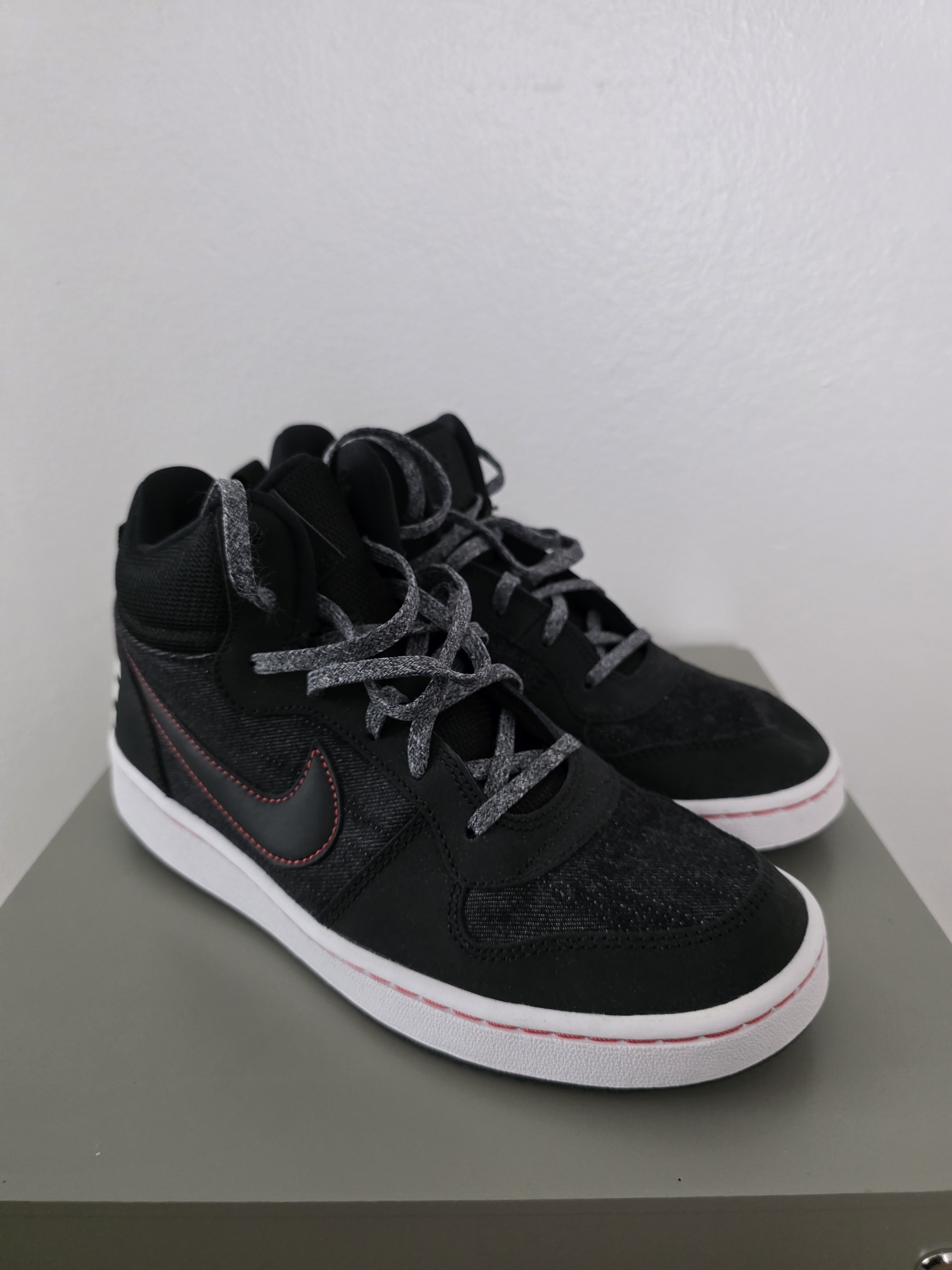 Nike Youth Court Borough Mid Se Trainers